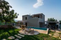 Traditional Stonebuilt Villa Leonanto with Heated Pool, only 5 Km from a Sandy Beach - B&B Kástellos