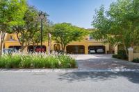 Serene 2BR Villa, Minutes Drive to Miracle Garden and Dubai Butterfly Garden, Steps from Golf Course, Palmera 2, Arabian Ranches by Deluxe Holiday Homes - Chambres d'hôtes Dubaï