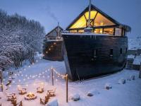 Unique Boat Shaped House at Lakefront #instaWORTH - B&B Liptovský Mikuláš