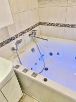 Jacuzzi With light Nauki Avene - B&B Kharkiv