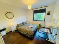 Camera Matrimoniale con Vista Giardino