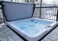 Spa and Sauna - Riverside - Brand New- SKOV Chalets - Bed and Breakfast Sainte-Côme