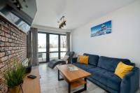 Blue Apartments in Karpacz with Mountain View and Parking by Noclegi Renters - Bed and Breakfast Karpacz