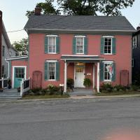 Congress House - Walk everywhere from this elegant comfortable home - Ferienwohnung Berkeley Springs