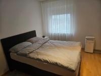 Gemütliche 2-Zimmer-Ferienwohnung mit Wohnzimmer, Dusche & Küche, Schlafzimmer - B&B Trier