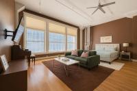 Jazzy Downtown Studio with Piano - B&B Dallas