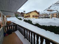 Splendid Chalet 300 meters from the Slopes - B&B La Thuile