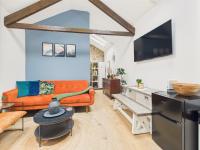 Stylish Central Studio with Parking - B&B Falmouth
