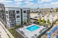 Modern West End Condo for 6 Shared Pool & Gym - B&B Nashville