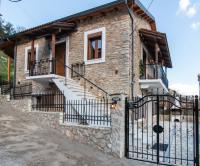 Chalet 1932 Boutique Mountain Chalet με Ιδιωτικό Hot Tub & Τζάκι - B&B Kalávryta