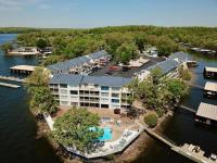 Baypoint Condo, Pool, Dock, relaxing location - Chambres d'hôtes Lake Ozark