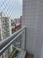 Apto arejado com vista parcial do mar, tudo a pé! - B&B Praia Grande