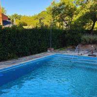 Casa completa con piscina a 600 metros de plaza de Villa de las Rosas - Chambres d'hôtes Villa de las Rosas