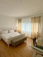 Camera Matrimoniale con Bagno in Comune 