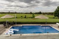 Riverglen Country Escape, Pool & River views - Bed and Breakfast Chatham
