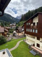 Flowery House Canazei - Val di Fassa - B&B Canazei