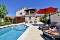 Spacious apartment with private pool - Bed and Breakfast Vodnjan