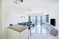 Modern 2BR Amazing Sea View W/Parking by HolyGuest - B&B Tel Aviv