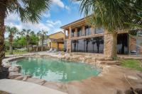 Bay Breeze Estate - Heated Pools, Private Pier & Walk to the Kemah Boardwalk - Chambres d'hôtes Kemah
