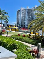 Condo, Breathtaking Water views, King Suite, Hilton Property - B&B Fort Lauderdale