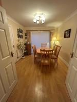 Balrath Wood - entire 3 bedroom house with drive and garden sleeps 5 - Chambres d'hôtes Kells