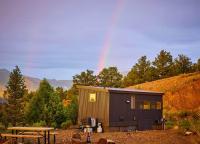 Rio TinyHome w View, Hot Tub 2 miles to Hot Spring - Bed and Breakfast Arroyo Hondo