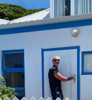 Nirvana Beach Cottage a Luxury cottage close to ocean side & mountain peaks beach holiday venue - B&B Hout Bay