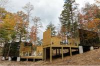 Heartleaf | Modern Lux Mirror Home | HotTub - Bed and Breakfast Campton