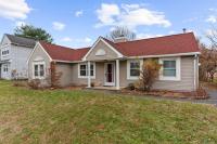 Willow Haven 2BR Cozy Retreat, Close to Hartford - B&B Manchester