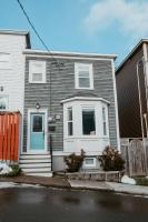 Downtown Heritage Home - 3 Bed with Backyard - Chambres d'hôtes Saint-Jean de Terre-Neuve
