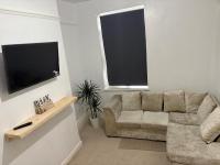 First house on Malm large comfy home from home - B&B Kingston upon Hull