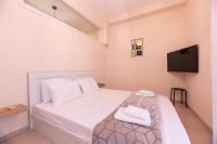 AKTIS apartment 4-10min from airport - B&B Artémida