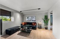 Newly Renovated 5-Bedroom Apartment with parking - B&B Ålesund