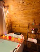 Cabana com banheira em formato de barril - B&B Curitiba