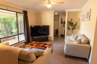 Camillo Modern Family Retreat - with Private Pool - B&B Carilla