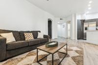 CozySuites Glendale by the stadium with pool 28 - B&B Glendale