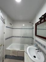 Chambre Familiale avec Salle de Bains