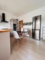 Apt with Pool & Gym, Minutes to Beach & Shops - GBHB4 - B&B Grand Baie