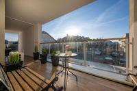 Spacious Apartment in Wrocław with Large Terrace and 2 Parking Spaces by Noclegi Renters - Chambres d'hôtes Wrocław