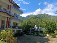 Pennylane Hotel - Aesthetic Rooms with Netflix, garden, pottery studio, artshala near laxman jhula and ganga river - B&B Rishīkesh