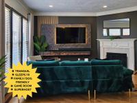 Family Fun Pet-Friendly Sleeps 10 4BR - B&B Lawrenceville