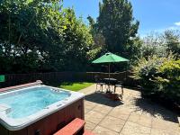 Maple Cottage with Hot Tub - Ferienwohnung Cupar