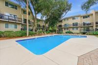 Cozy Coastal Retreat - Walk to Beach & Pool - Bed and Breakfast Hilton Head