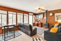 Hike and Ski Log Cabin in East Stroudsburg! - B&B East Stroudsburg