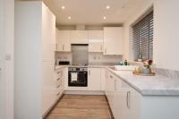 Stylish 3Bed Oasis with Driveway Parking & Free Amazon Prime - Chambres d'hôtes Longford