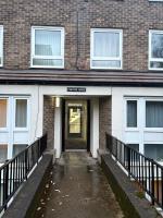 Bright and Spacious 2 Bed Flat Sleeps 5 - Chambres d’hôtes Nottingham