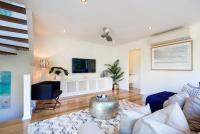 The Boat House Luxury Beachside with Heated pool - Chambres d’hôtes Sunshine Beach