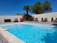 Villa avec Piscine à 15 min de La Rochelle, Proche Plages et Commerces - FR-1-706-13 - B&B Angoulins