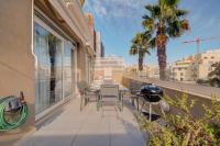 St Julian's 2Br Terrace Suite with Private Jacuzzi - B&B San Julian's