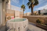 St Julian's 2Br Terrace Suite with Private Jacuzzi - B&B San Julian's